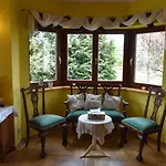 Comfortable House With Garden Villa