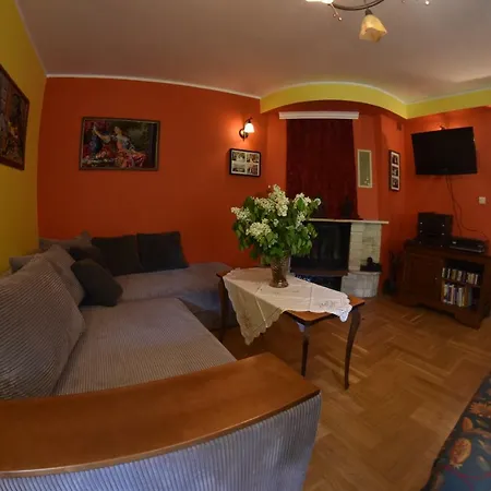 Comfortable House With Garden Villa