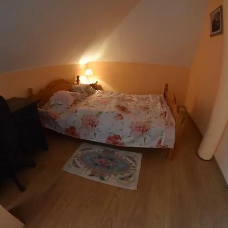 Comfortable House With Garden Villa